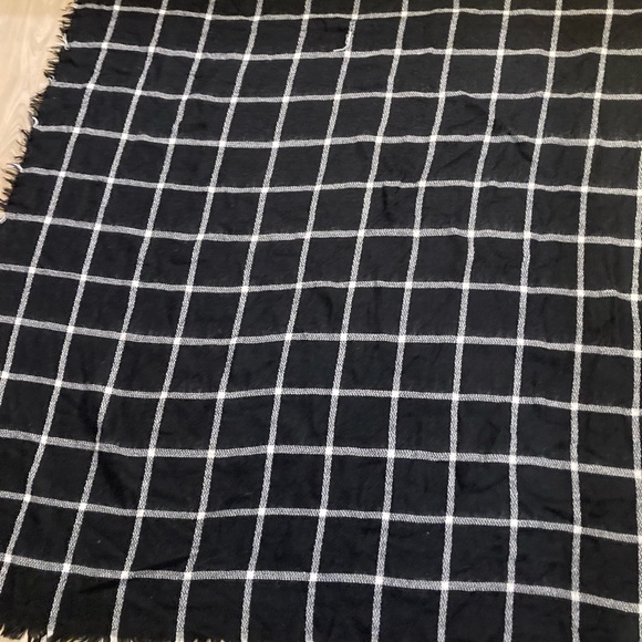 *Free with purchase!* Blanket Scarf - Picture 2 of 5